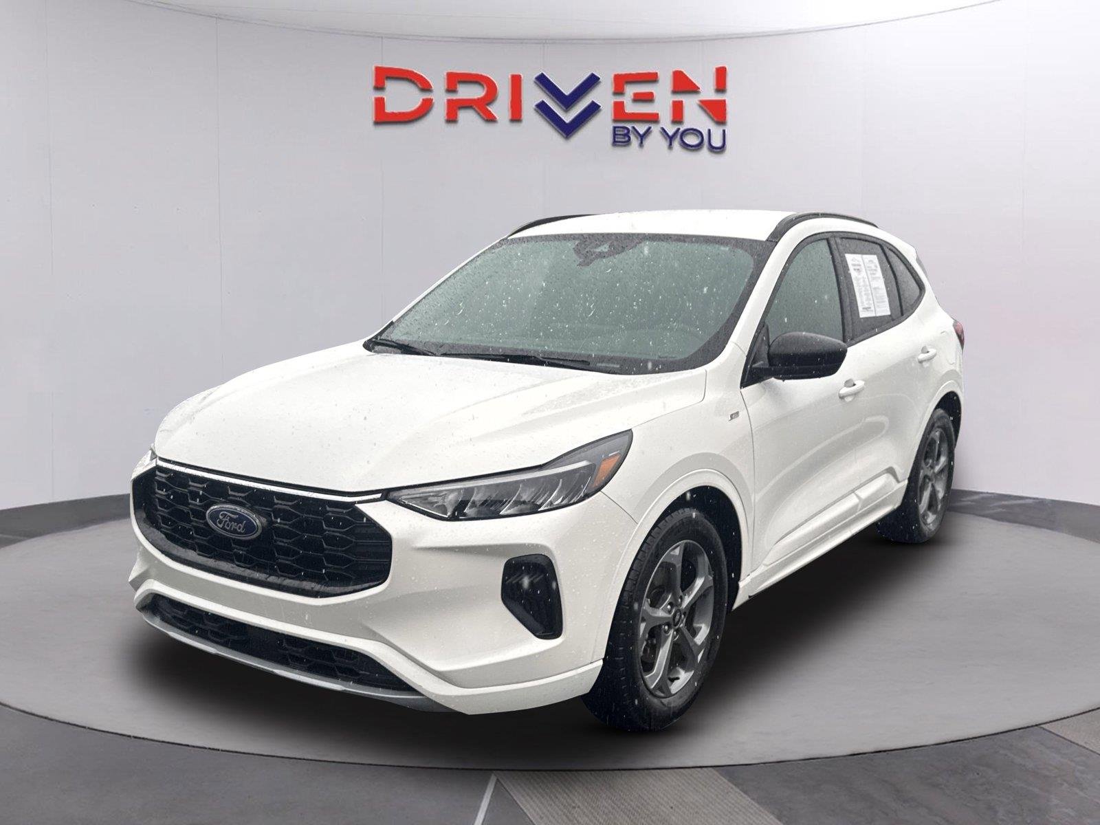 Used 2023 Star White Metallic Tri-Coat Ford ST-Line image 7