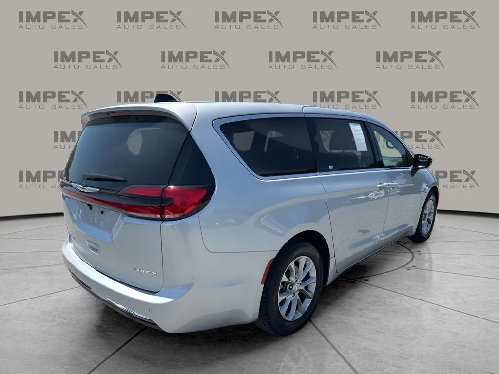 Used 2026 Silver Chrysler Limited image 5