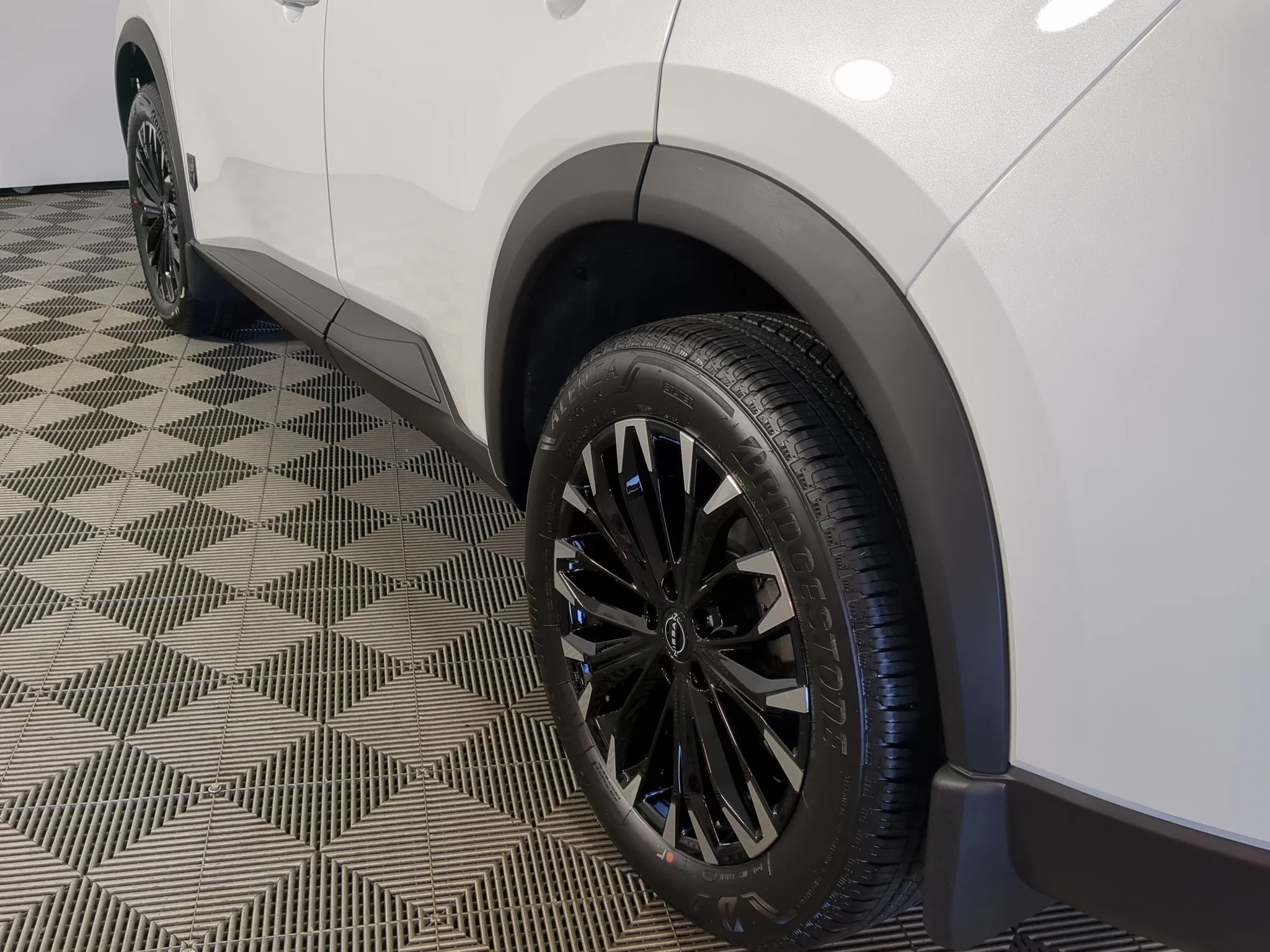 New 2027 Everest White Pearl Tricoat Nissan SV image 5