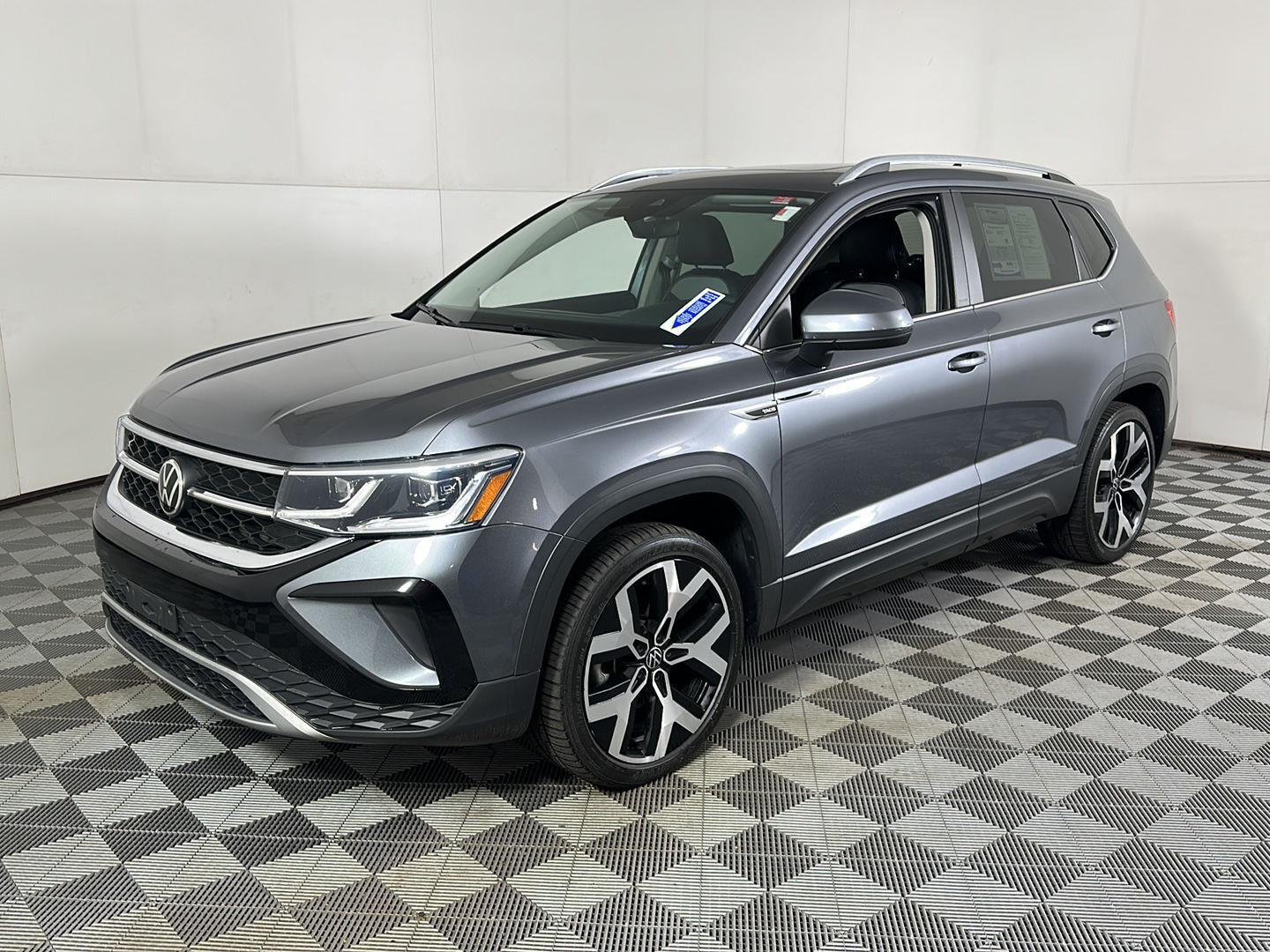 Used 2022 Platinum Gray Metallic Volkswagen SEL image 35