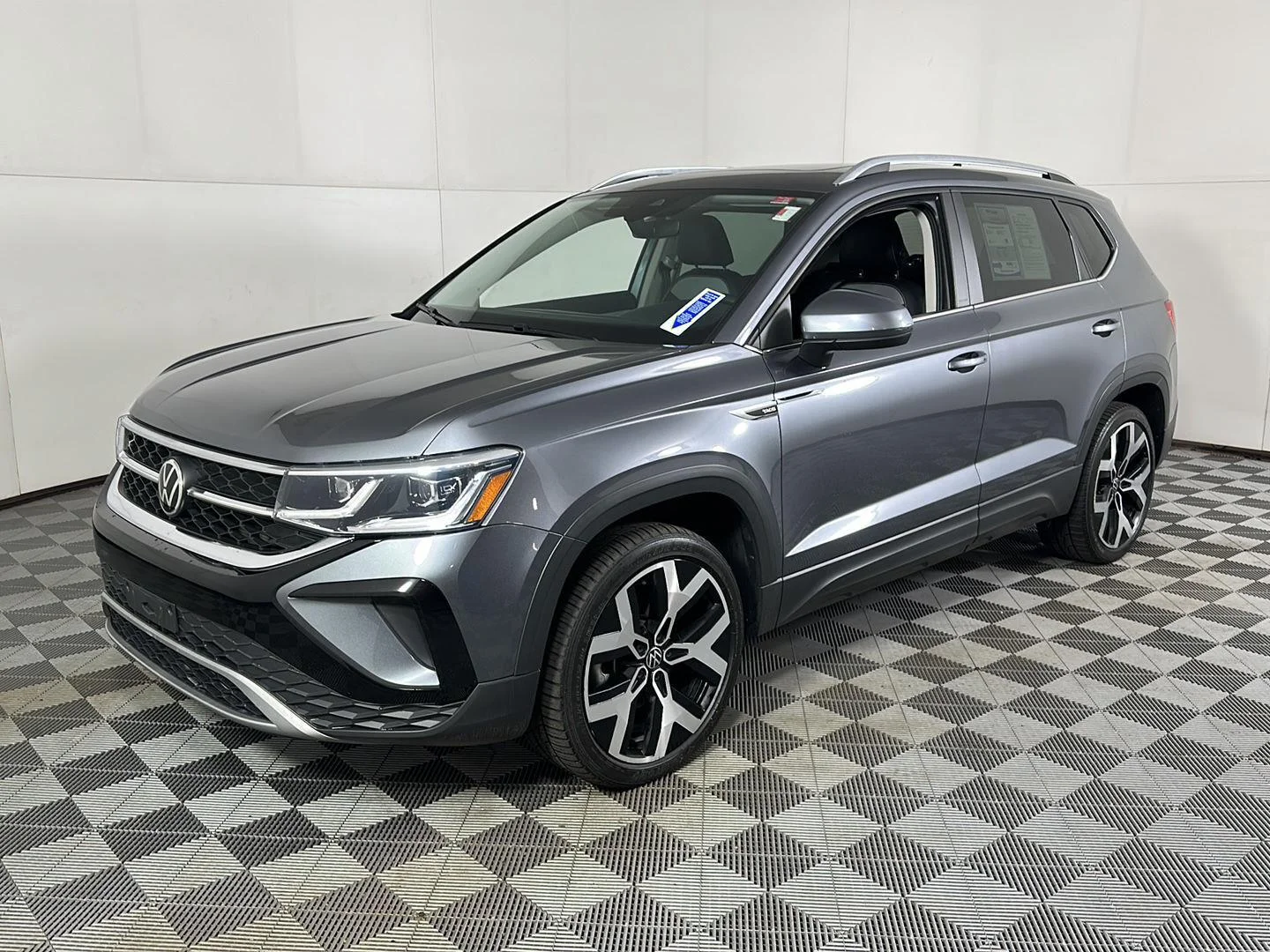 Used 2022 Platinum Gray Metallic Volkswagen SEL image 24