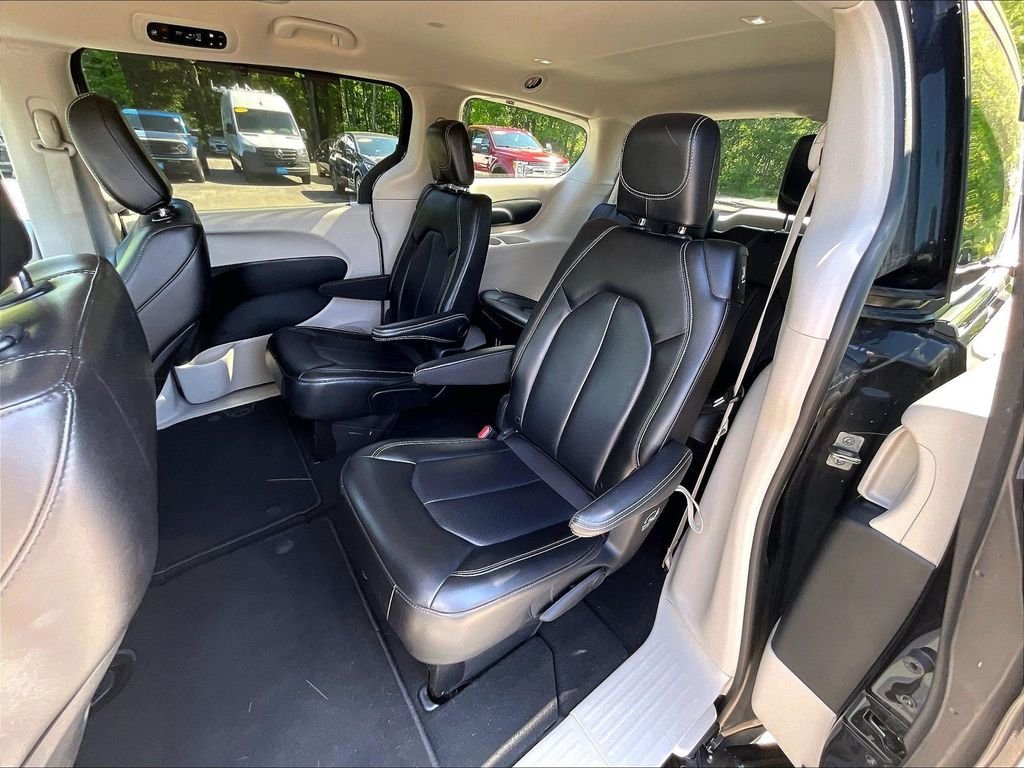 Used 2023 Black Chrysler Touring L image 26