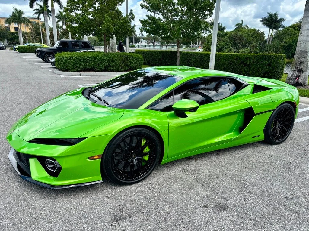 Used 2026 Verde Selvans Metallic Lamborghini  image 11