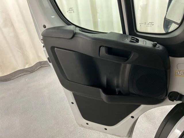 Used 2025 White Ram Base image 19