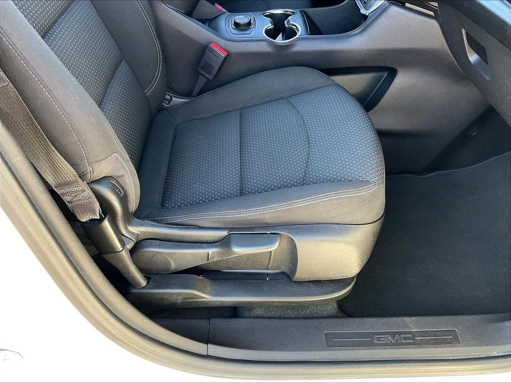 Used 2024 White GMC SLE image 35