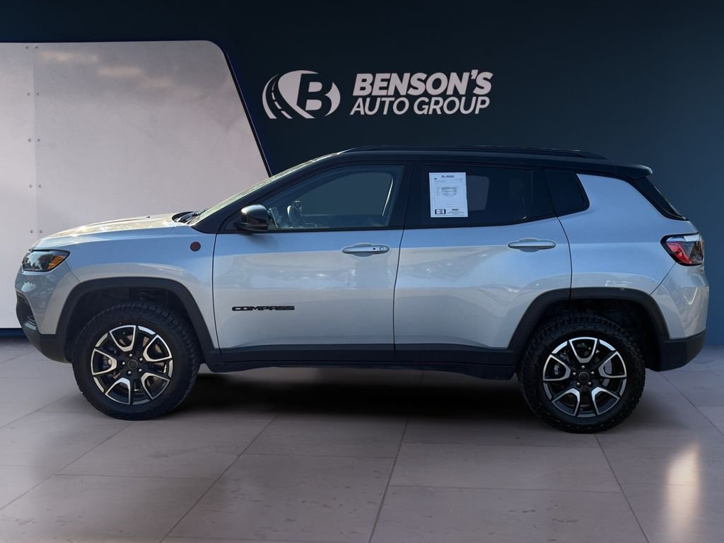 Used 2025 Silver Jeep Trailhawk image 2