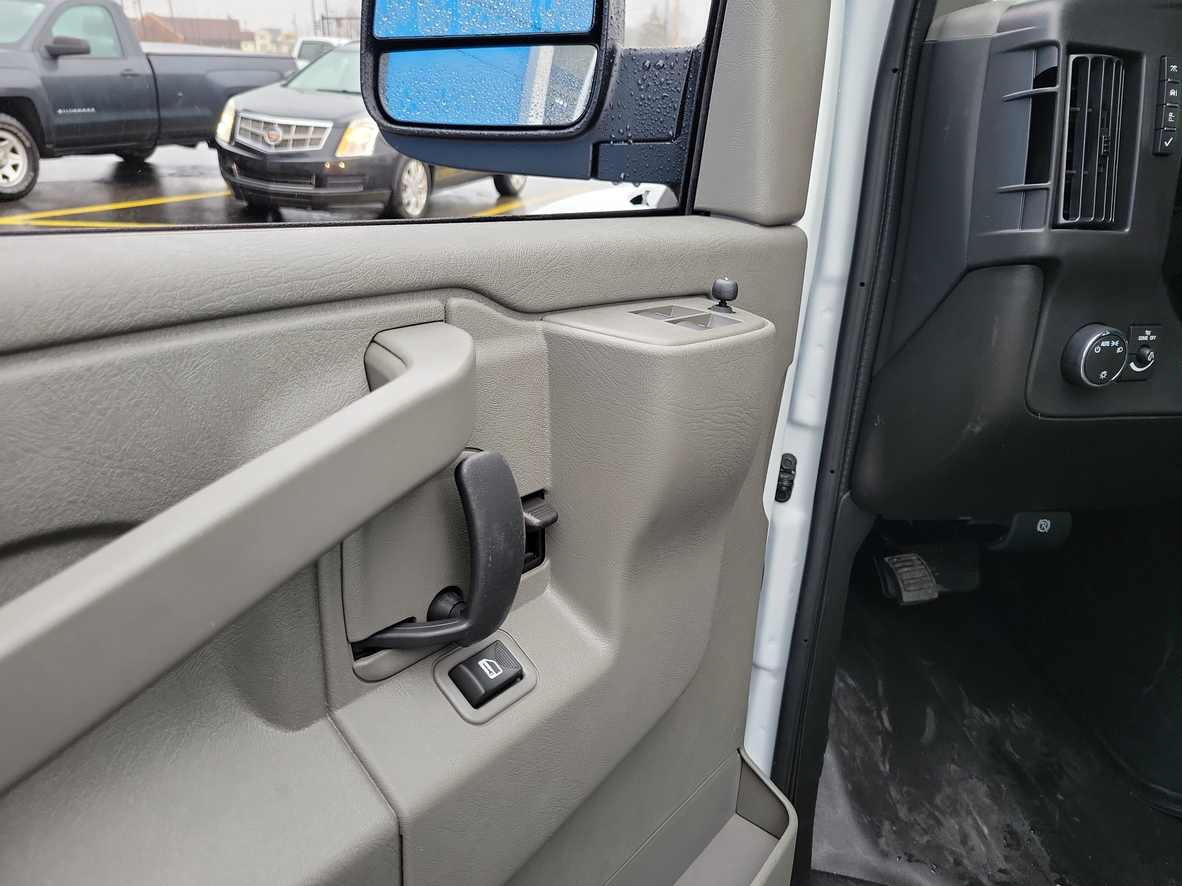 2025 Chevrolet Express Cargo Work Van - Photo 18