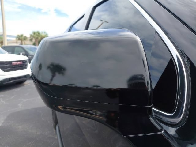 Used 2024 Onyx Black GMC SLE image 13