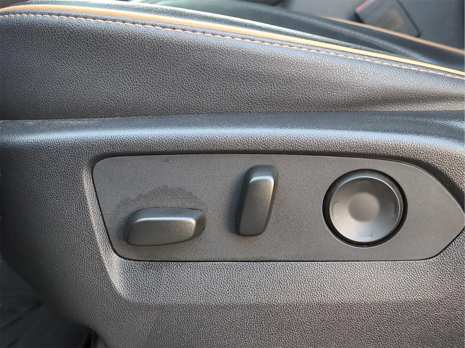 Used 2023 Onyx Black GMC AT4 image 19