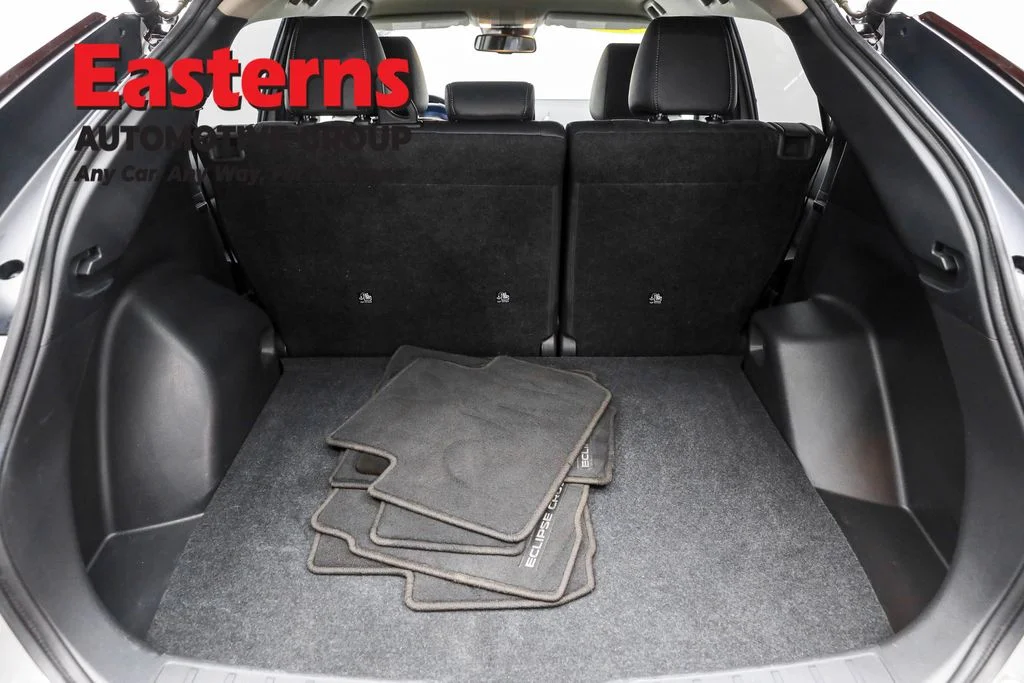 Used 2024 Silver Mitsubishi SE image 9