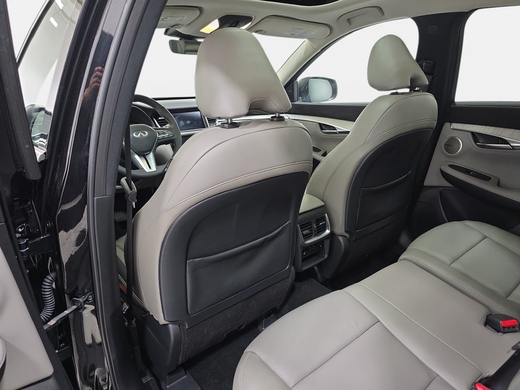 Certified Used 2023 Mineral Black INFINITI SENSORY AWD image 10