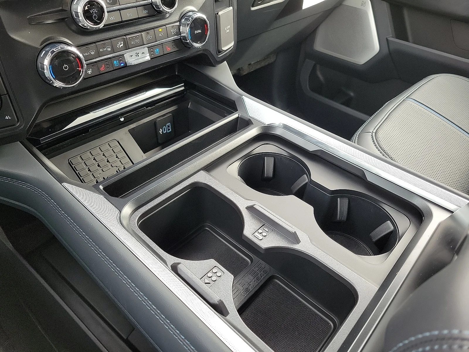 New 2026 Star White Metallic Tri-Coat Ford F-250&reg; Platinum&reg; image 18
