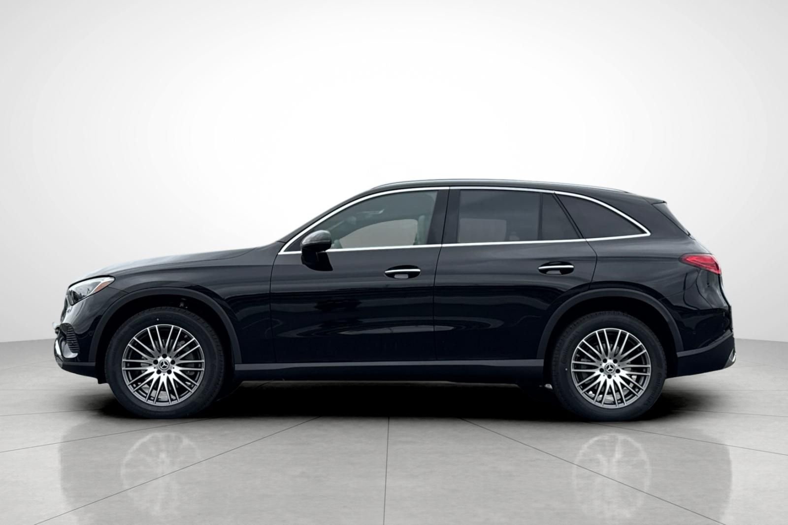 Used 2026 Black Mercedes-Benz GLC 300 image 33
