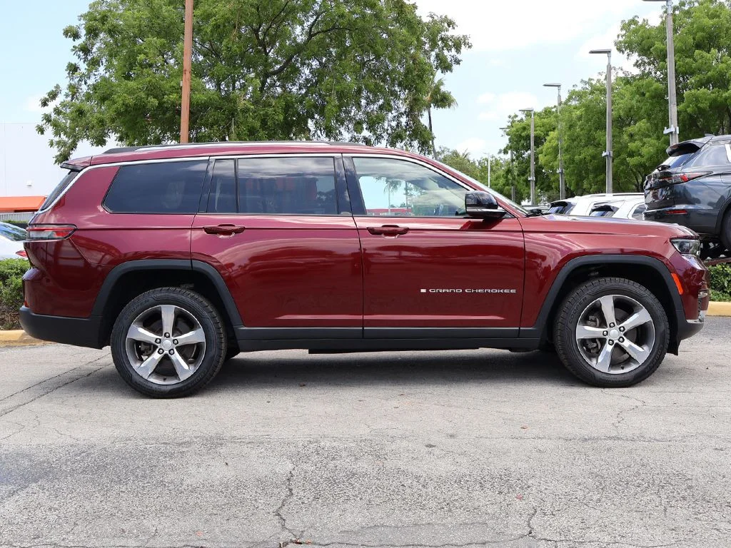 Used 2022 Red Jeep Limited image 21
