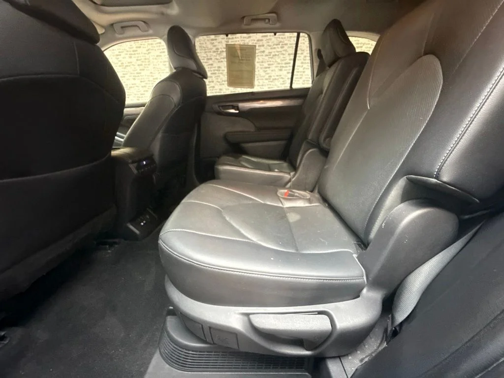 Used 2023 Moon Dust Toyota Limited image 15