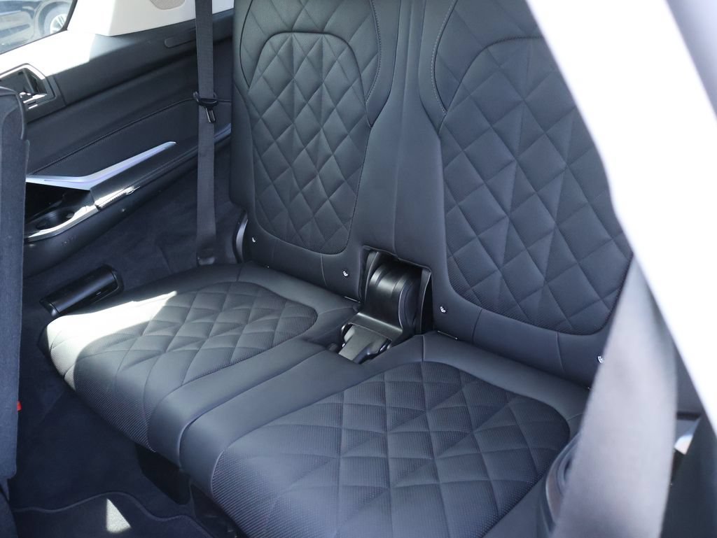 2025 BMW X7 40i - Photo 18