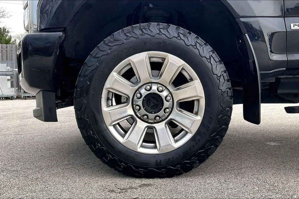 Used 2017 Black Ford Platinum image 8