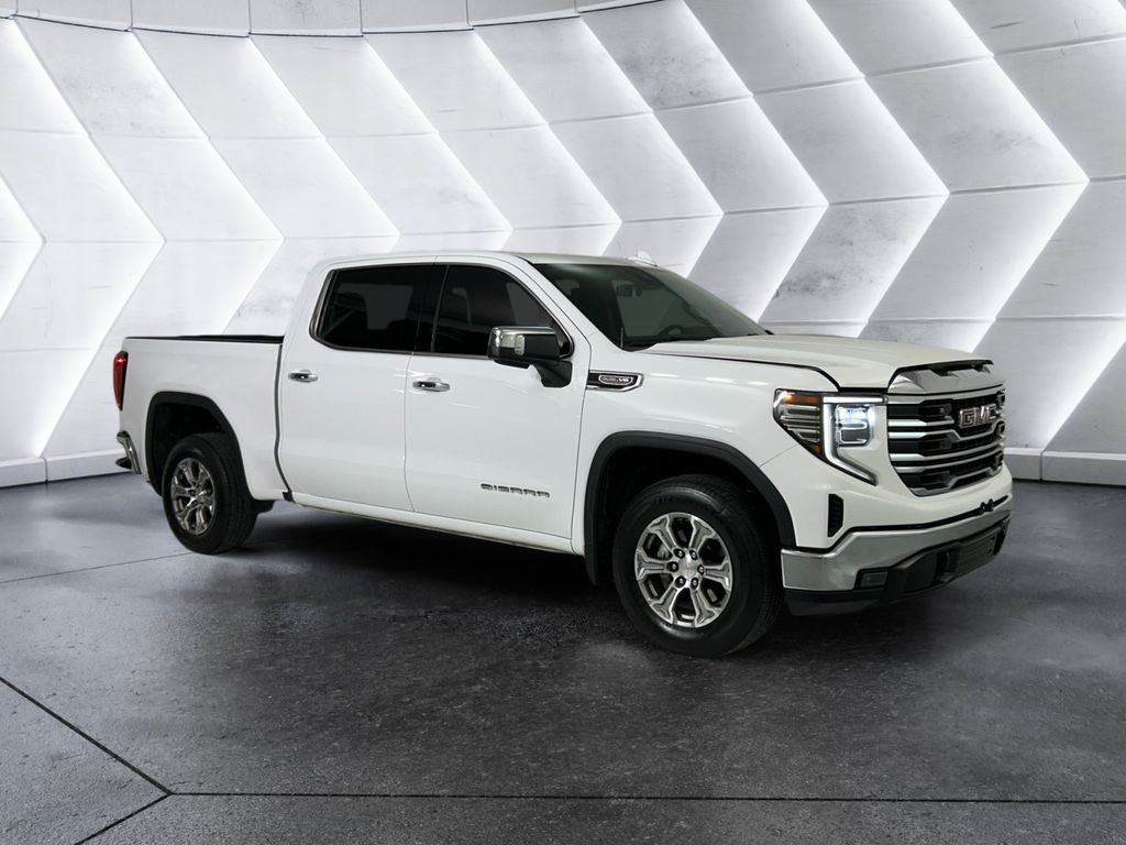 Used 2024 White GMC SLT image 1
