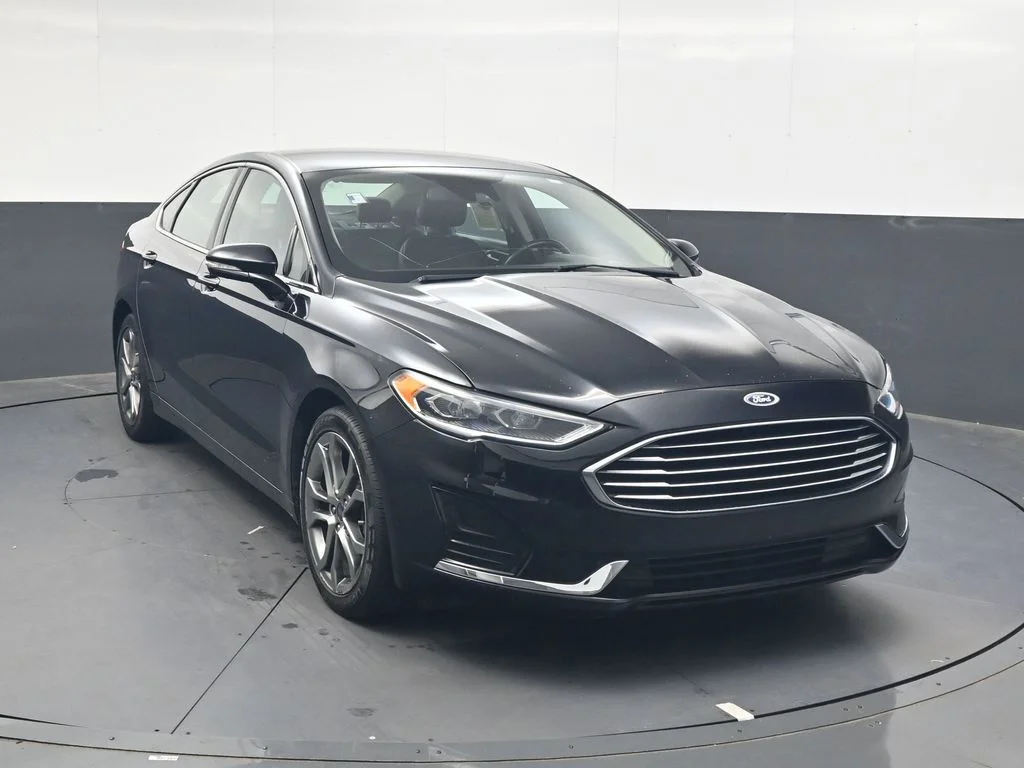 Used 2019 Black Ford SEL image 2