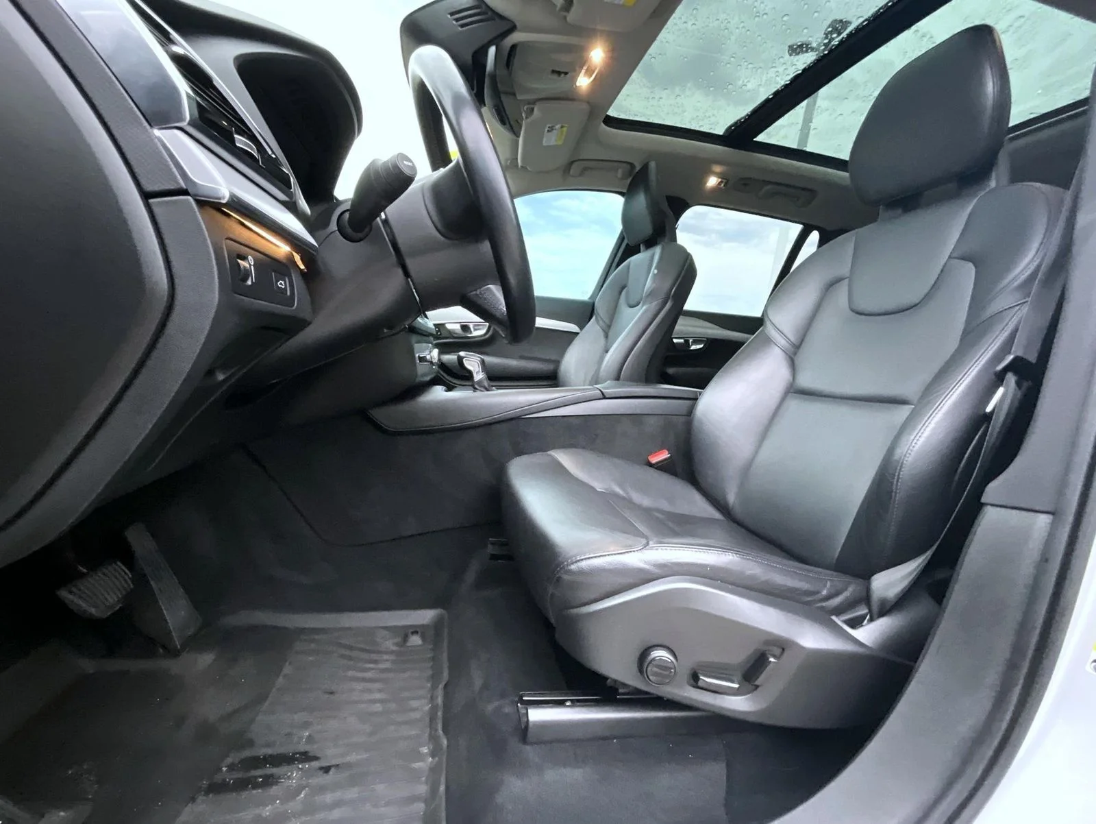 Used 2021 Silver Volvo T5 Momentum image 11