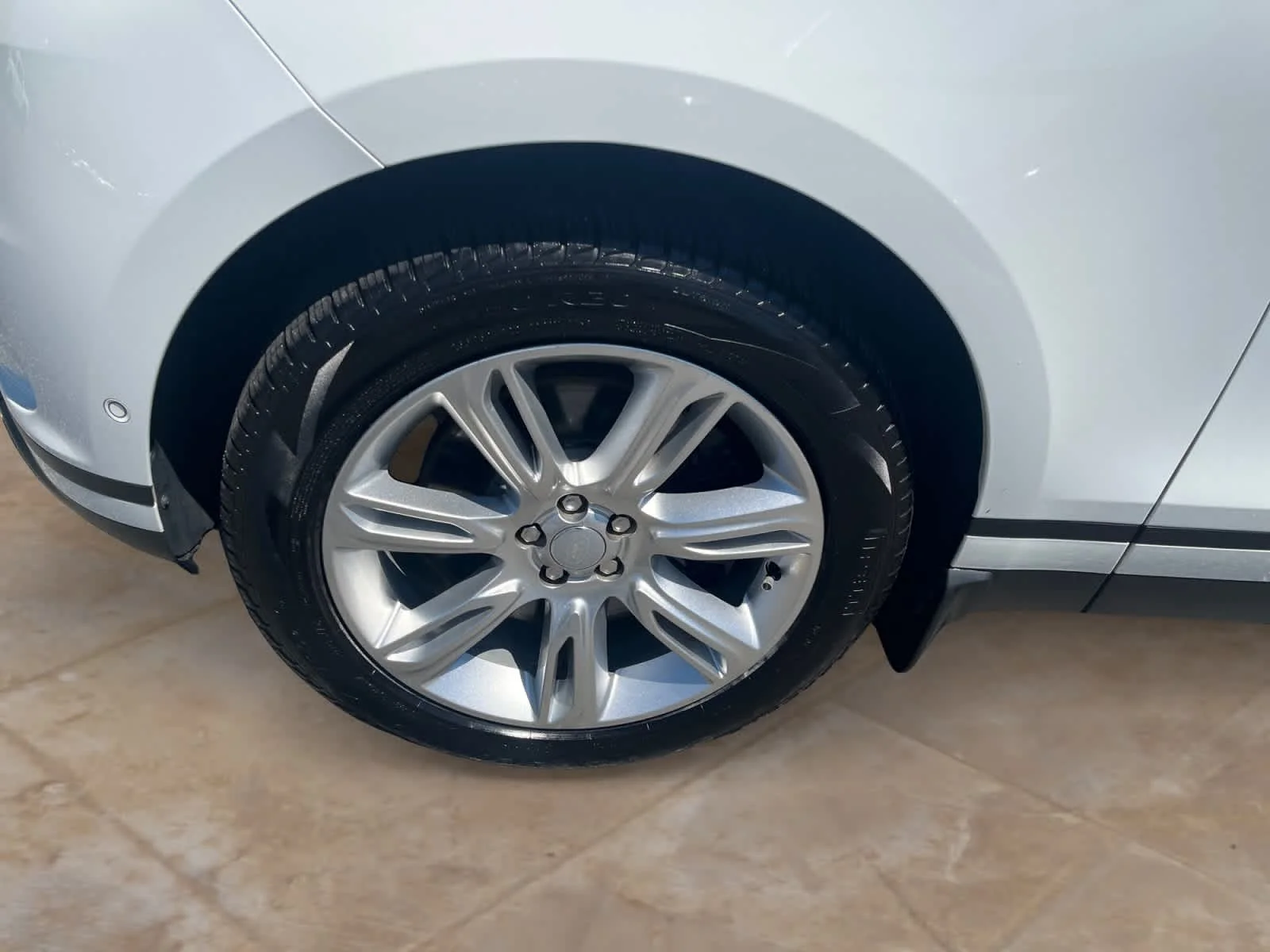 Certified Used 2026 Fuji White Land Rover S image 14