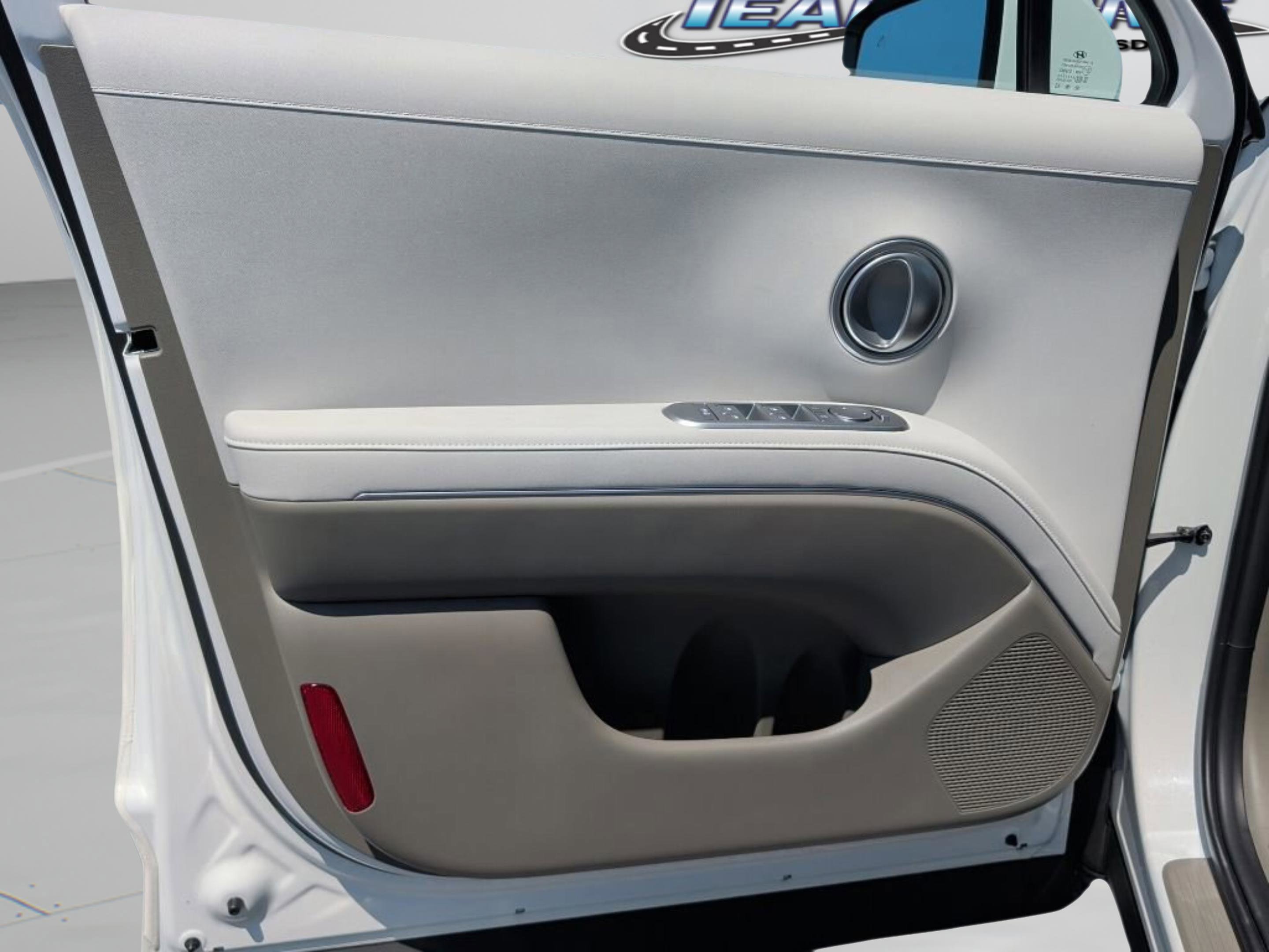 New 2026 Creamy White Pearl Hyundai Blue SEL 8P image 16