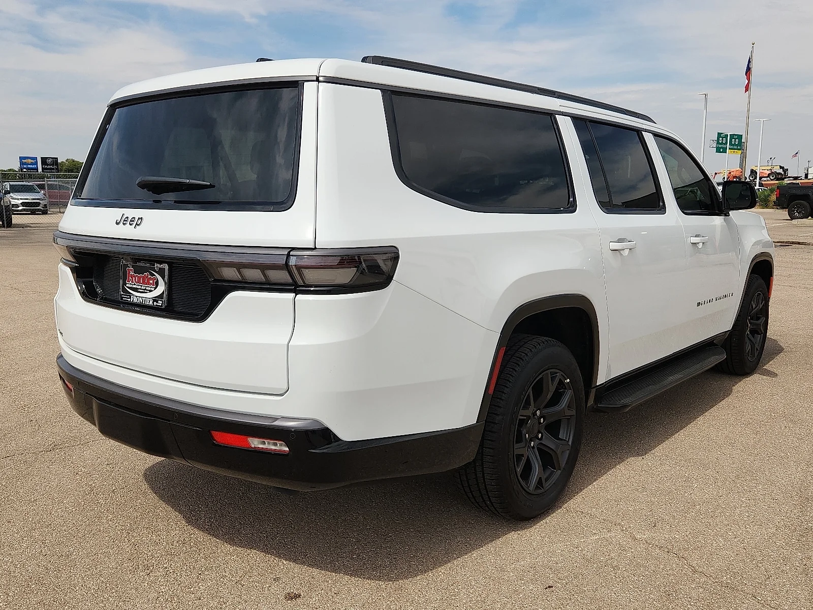New 2026 Bright White Clear-Coat  Paint Jeep L LIMITED ALTITUDE 4X4 image 4