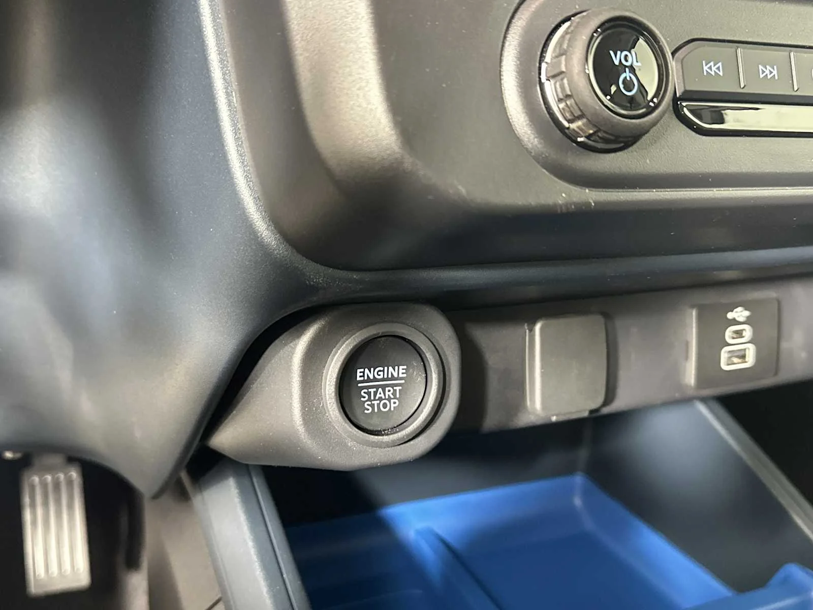 New 2026 Oxford White Ford XLT image 35