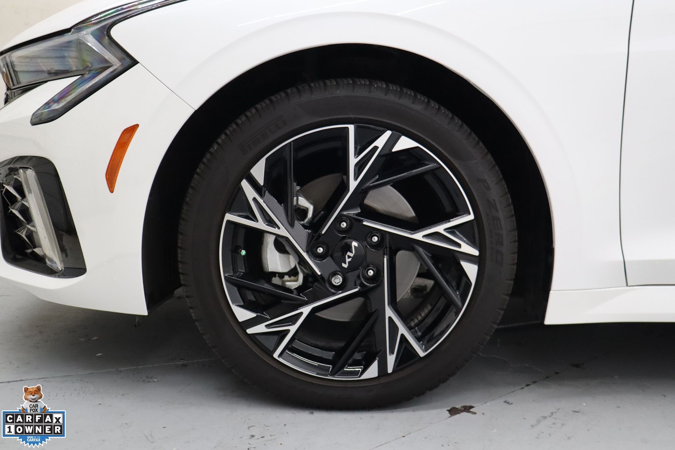 Used 2025 White Kia GT-Line image 10