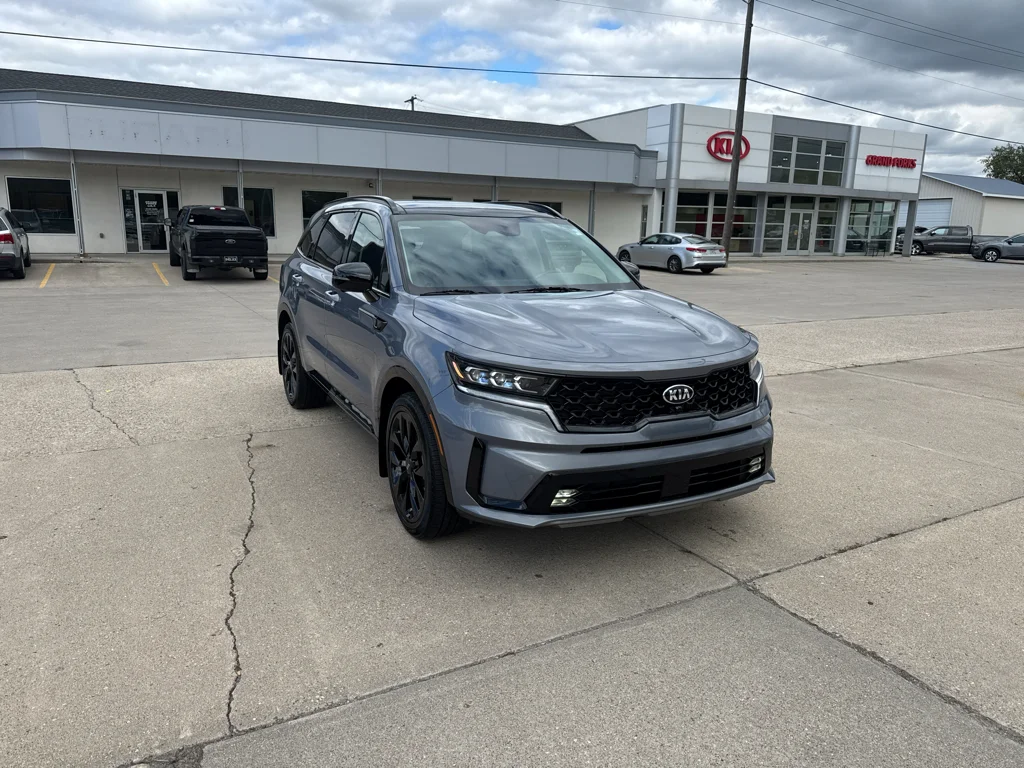 Used 2021 Everlasting Silver Kia SX Prestige image 4