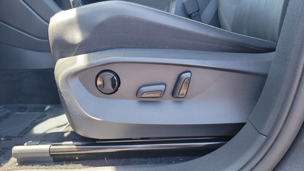 2023 Volkswagen Tiguan SE - Photo 16