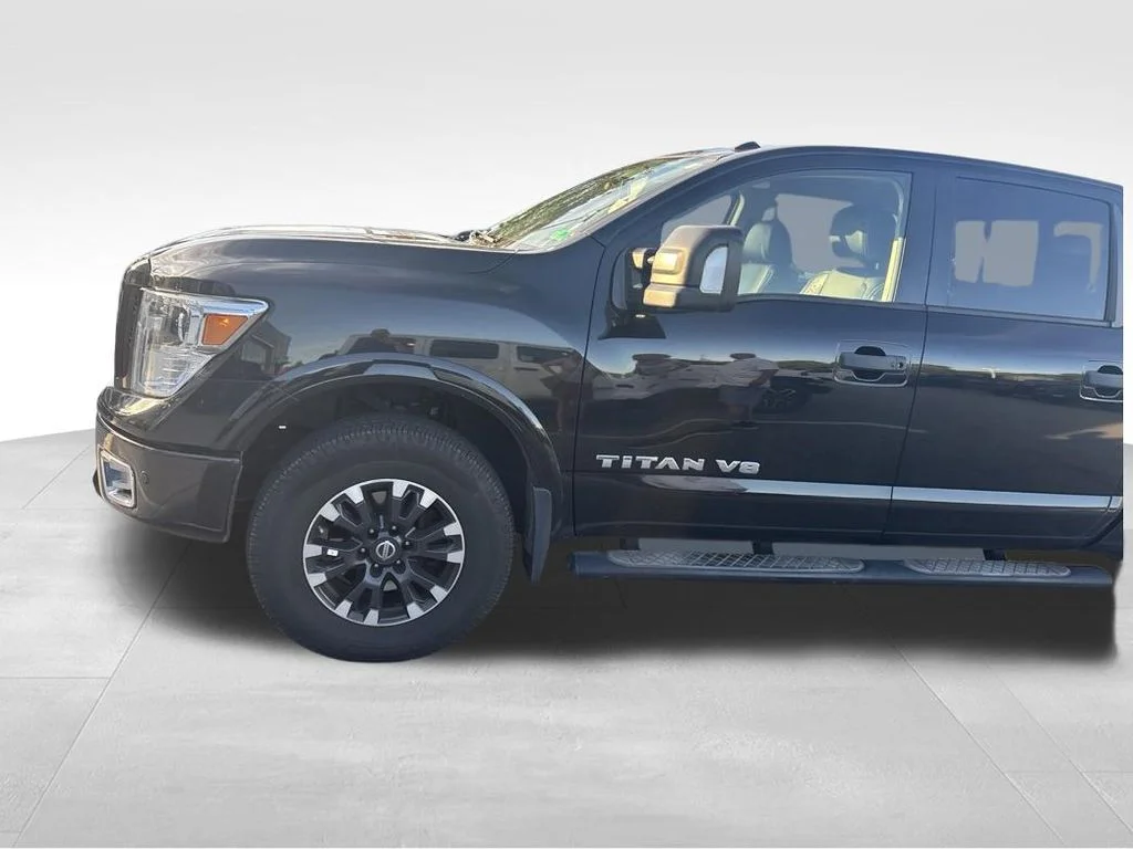 Used 2018 Black Nissan PRO-4X image 2