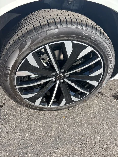 2026 Volvo XC90 Plus - Photo 13