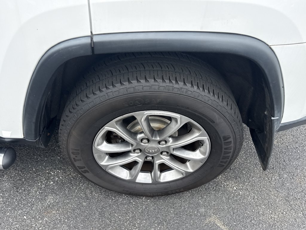Used 2015 White Jeep Limited image 11