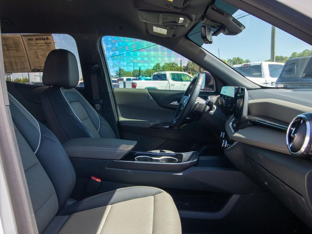 2025 Chevrolet Equinox LT - Photo 30