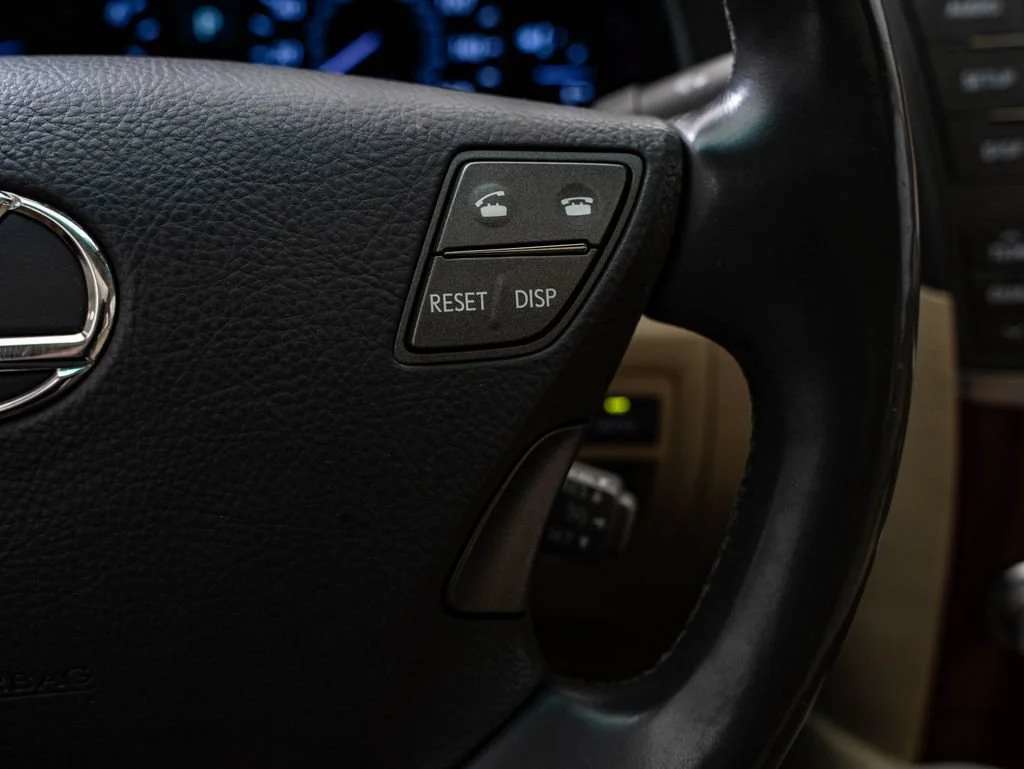 Used 2011 Obsidian Lexus 460 image 30