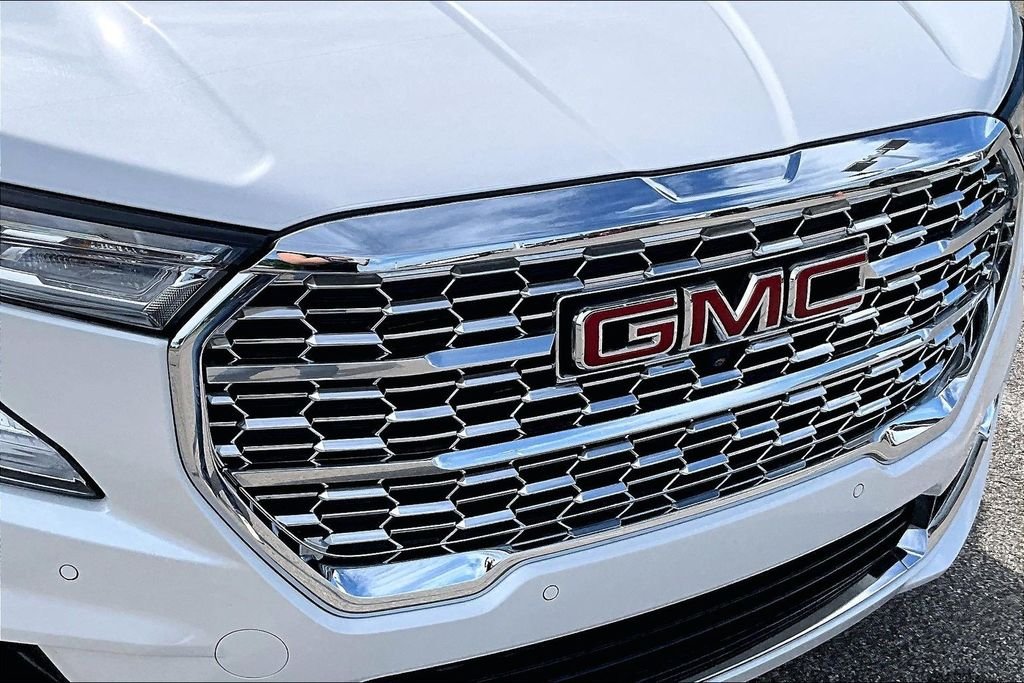 Used 2023 White GMC Denali image 30