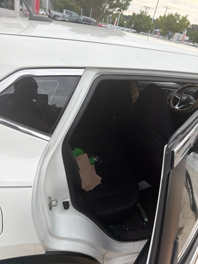 Used 2018 White Nissan S image 8