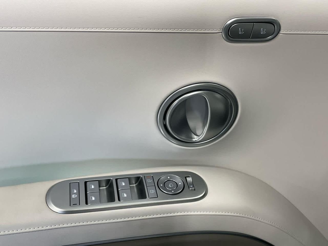 New 2026 Creamy White Pearl Hyundai SEL Premium AWD image 29