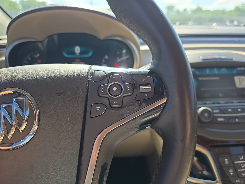 Used 2015 QUICKSILVER METALLIC Buick Leather image 23