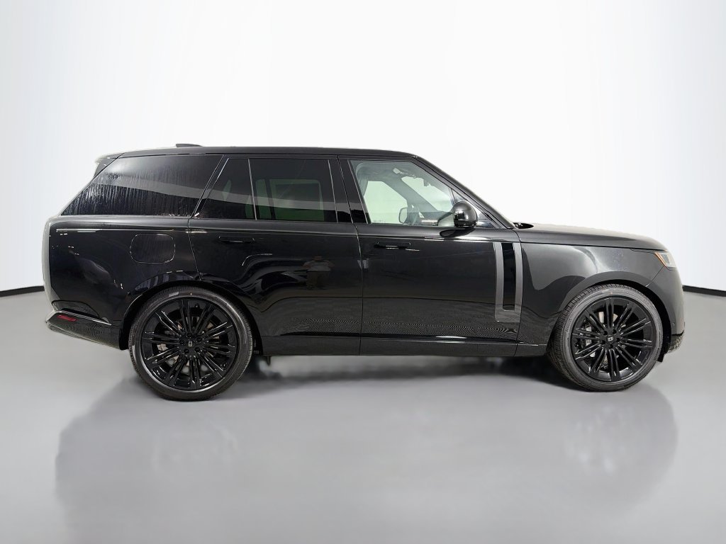 New 2027 Santorini Black Land Rover SE image 4