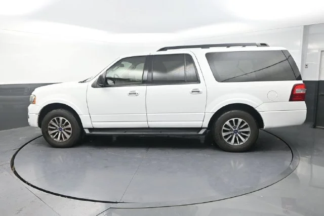 Used 2017 White Ford XLT image 4
