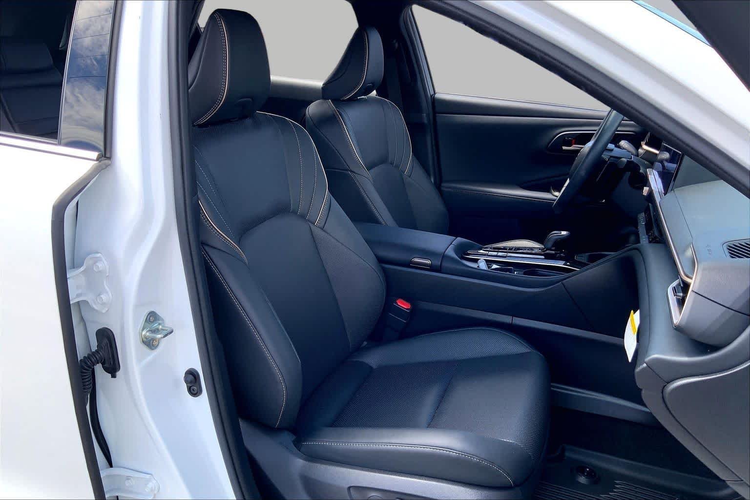 Used 2025 Oxygen White Toyota XLE image 8