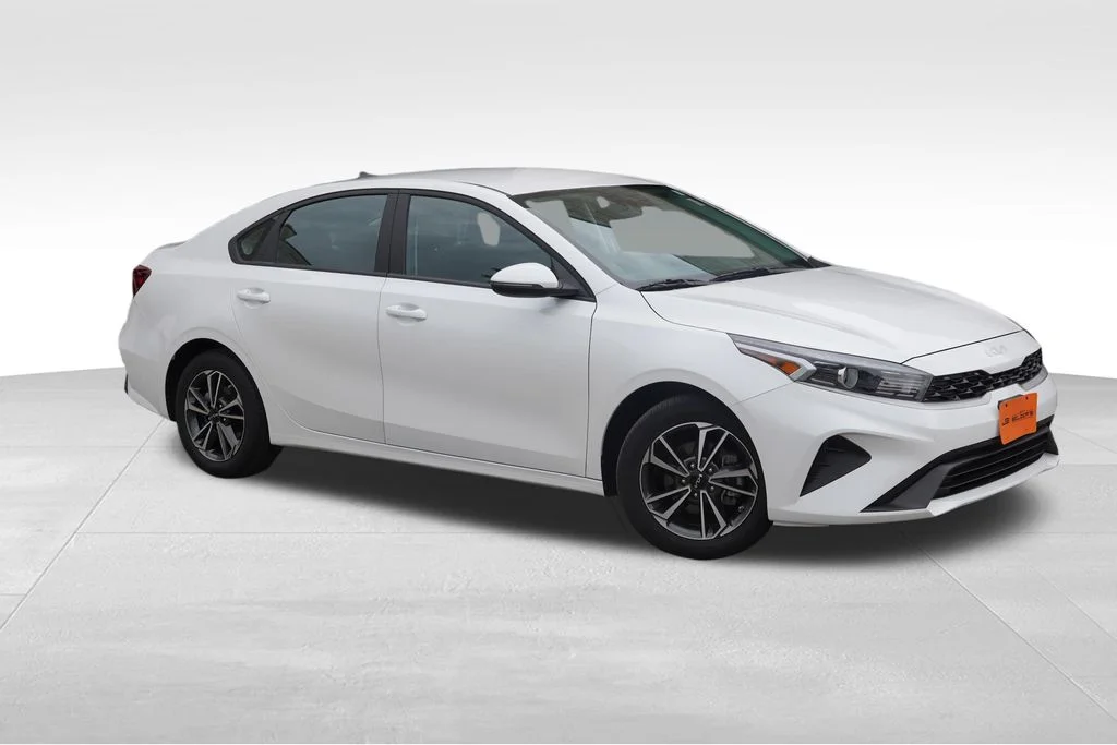 Used 2023 Snow White Pearl Kia LXS image 2