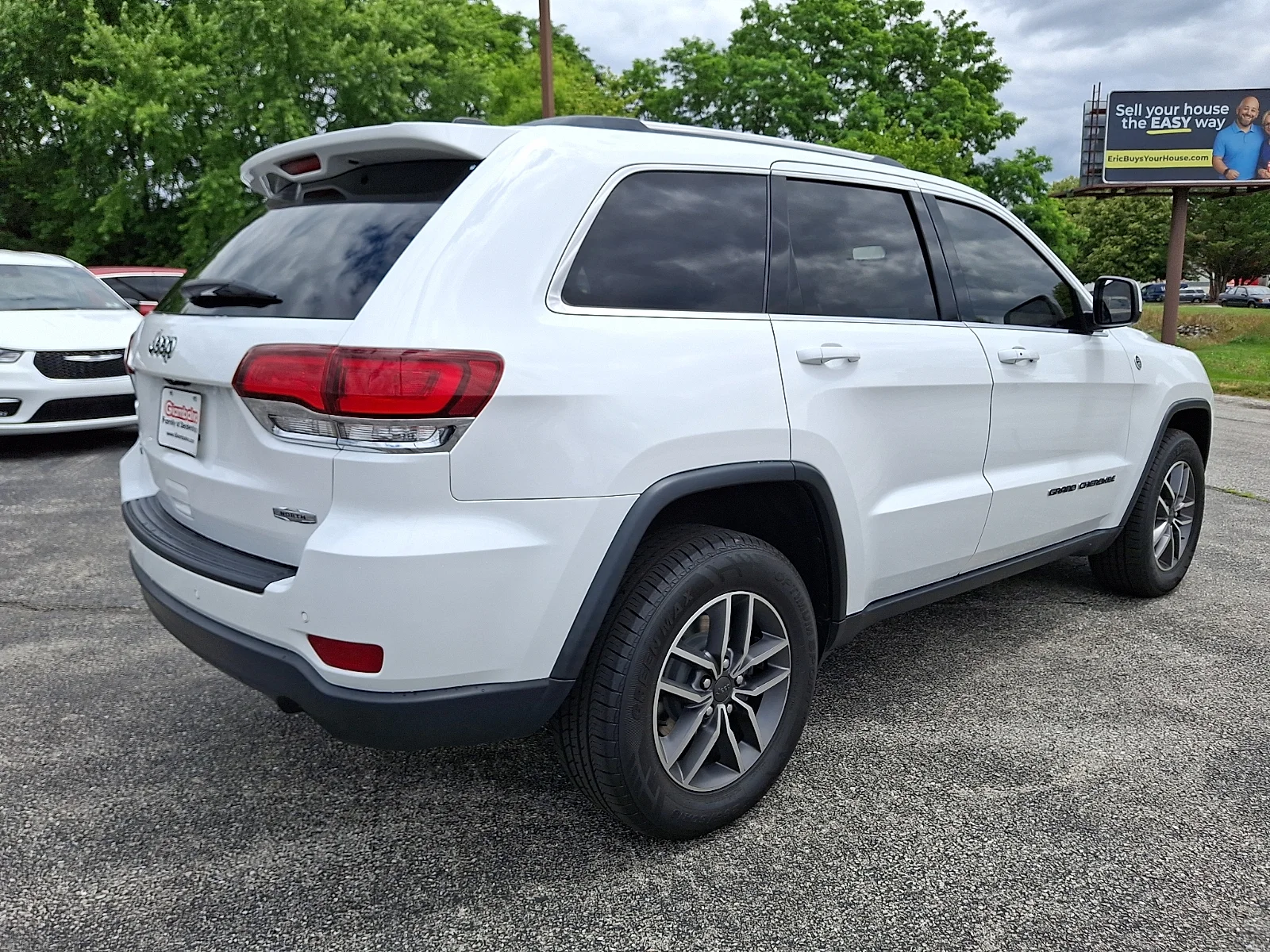 Certified Used 2020 White Jeep Laredo image 12
