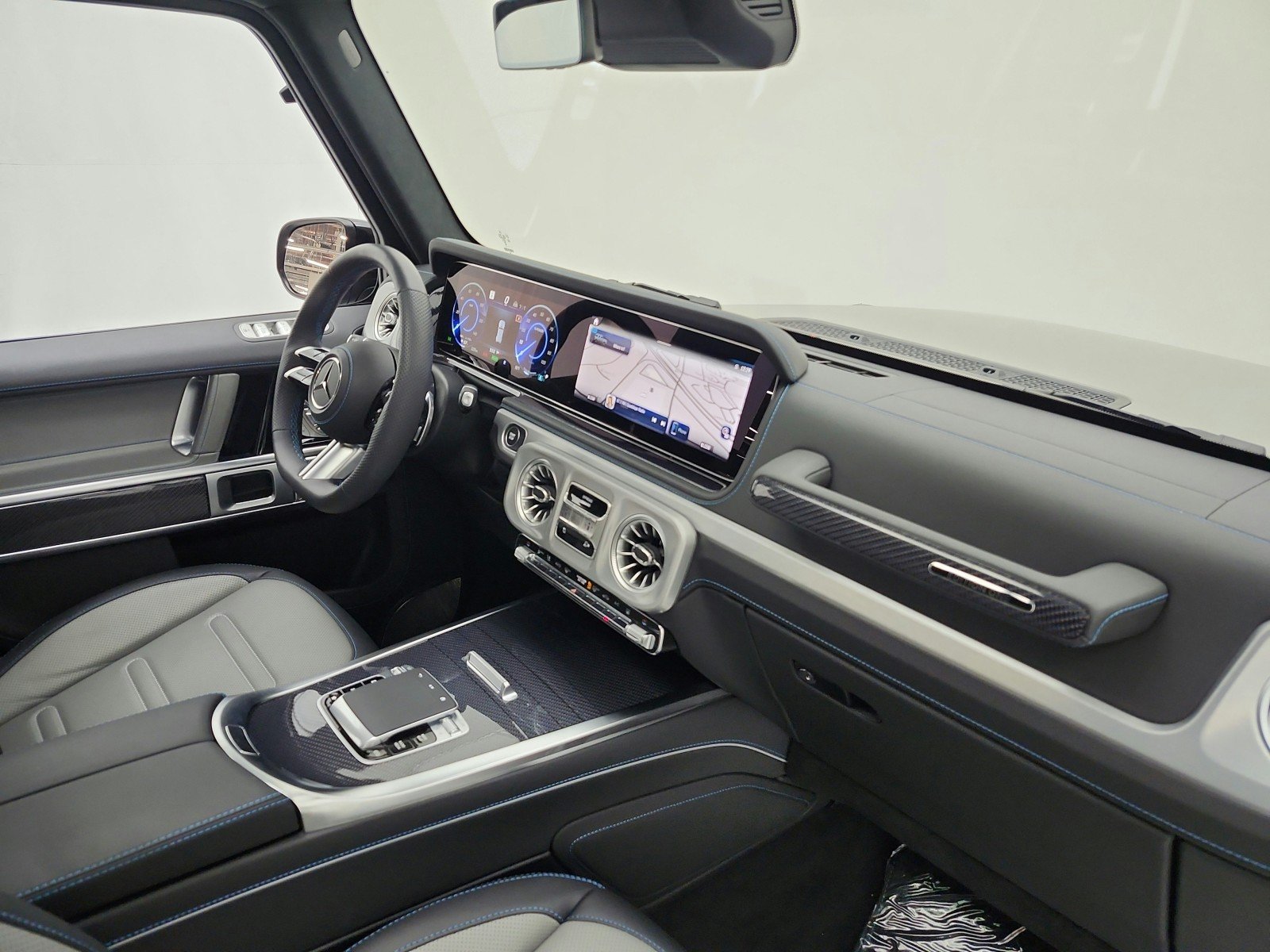 Certified Used 2025 MANUFAKTUR Arabian Grey Mercedes-Benz G 580e SUV image 19