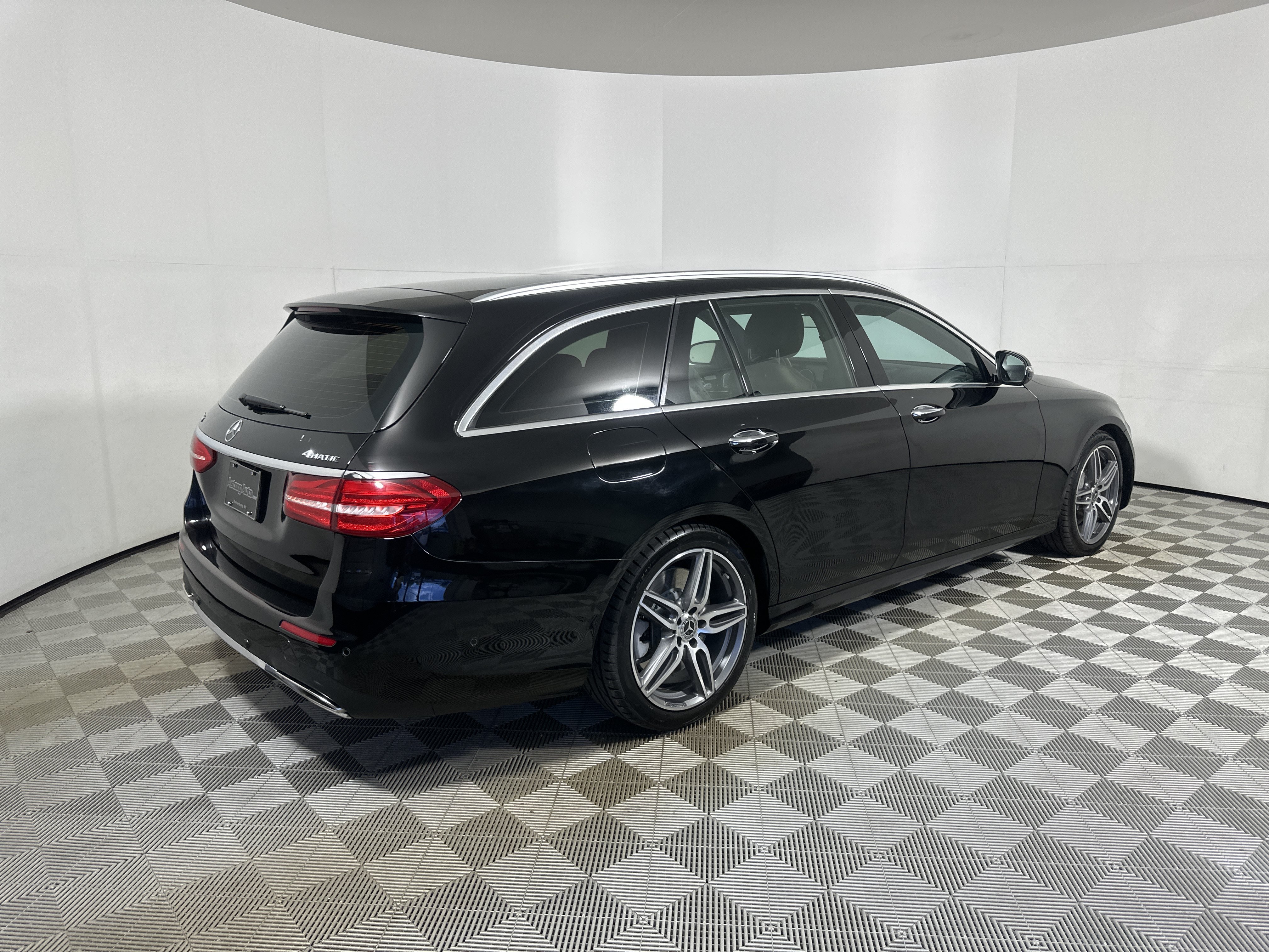 Used 2018  Mercedes-Benz E 400 image 7
