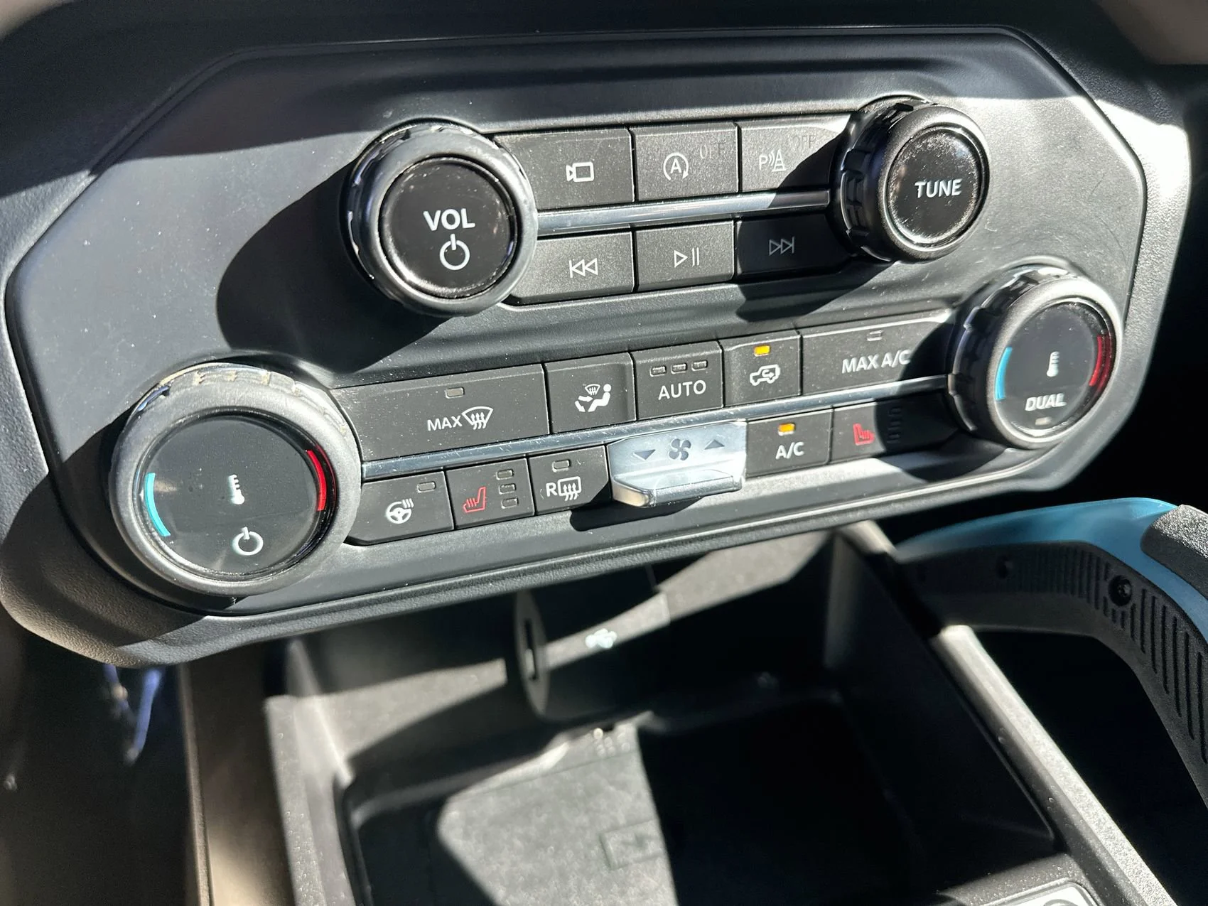 Used 2022 Blue Metallic Ford Wildtrak image 19
