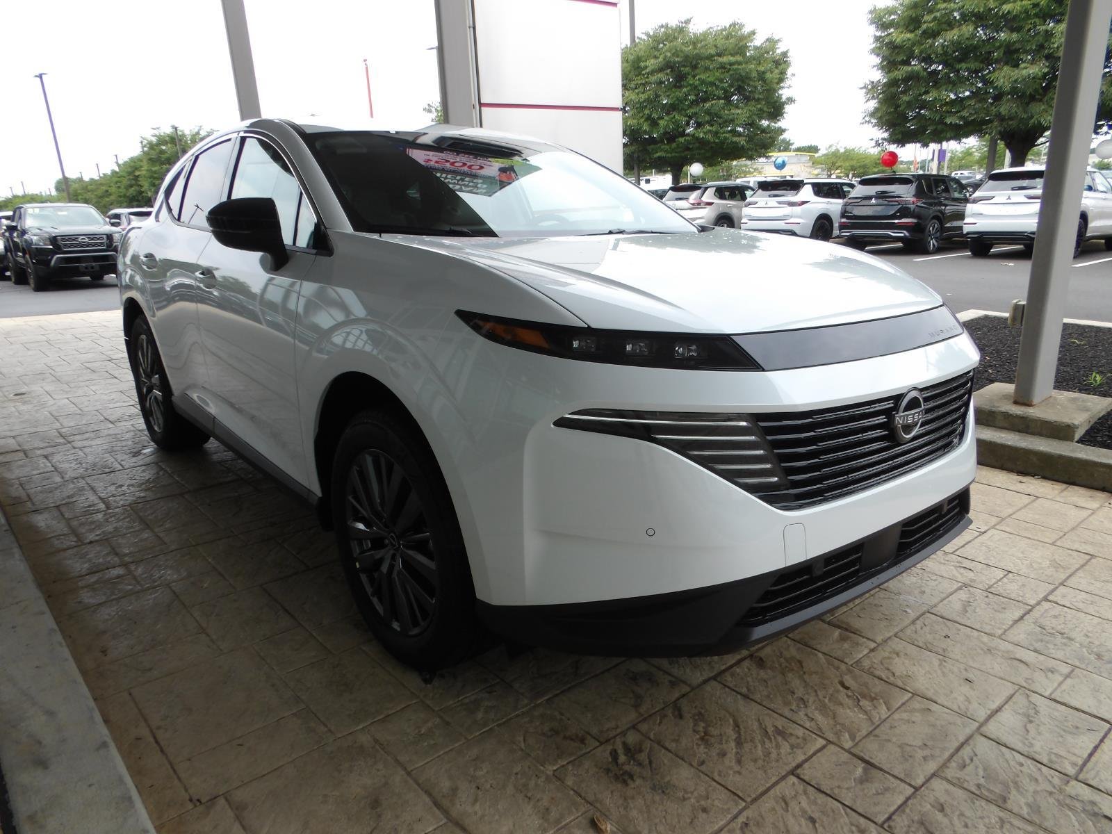New 2026 Everest White Pearl TriCoat Nissan SL image 3