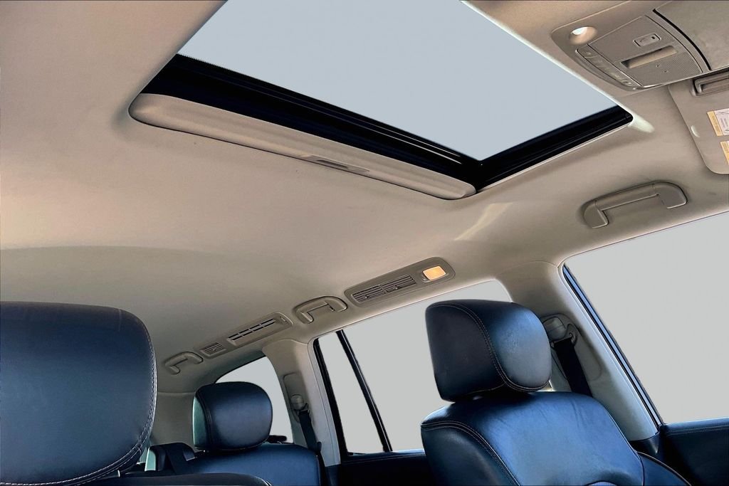 Used 2020 Gray Nissan Platinum image 17